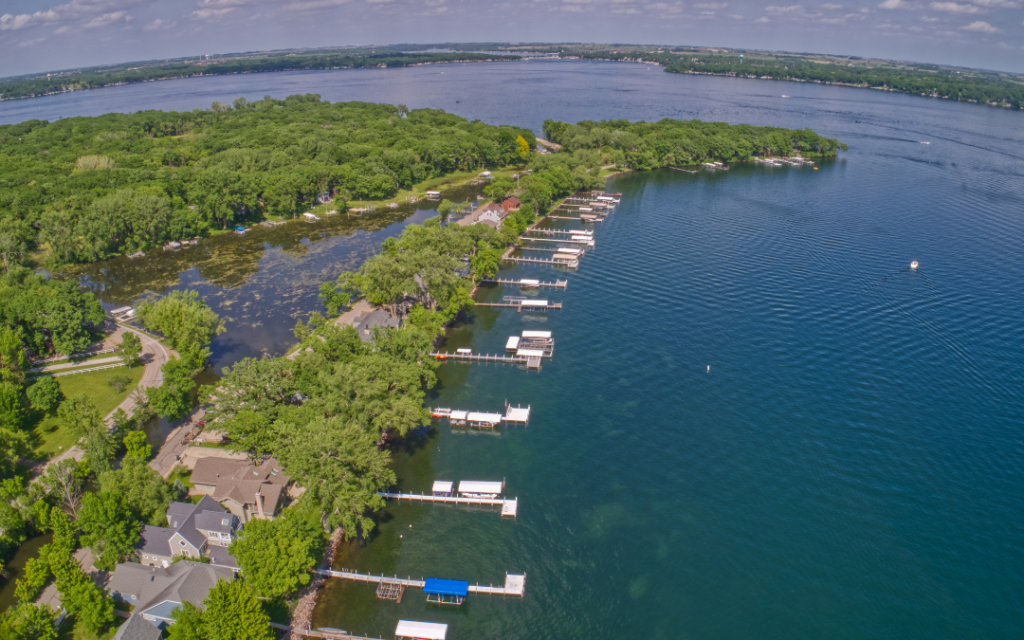 How to Find the Perfect Summer Lake Home